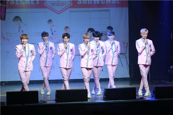 一级秘密办新辑showcase 热力演唱新曲