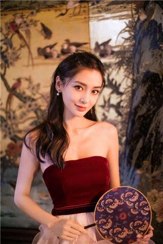 美图拍照手机代言人、美图首席颜值官Angelababy