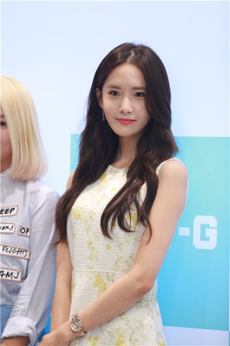 〈Yes 首尔现场〉少女时代亮相品牌签名会  甜美笑容驱夏日炎热