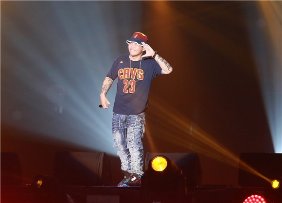 严爵、大支、魏如萱为《REDFOO RITA ORA 超犀利趴7音乐祭》献唱
