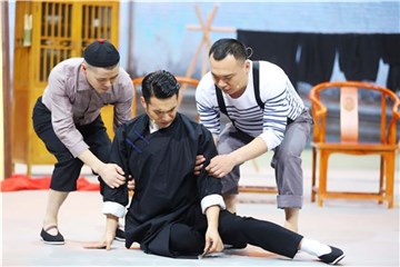 快扶我起来,我还能打!