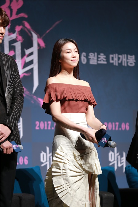 〈Yes首尔现场〉申河均《恶女》中演技精湛 第三度与导演合作默契绝佳
