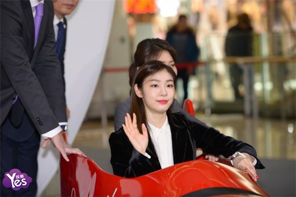 〈Yes 首尔现场〉金妍儿出席冬奥会宣传活动 西装亮相尽显干练帅气