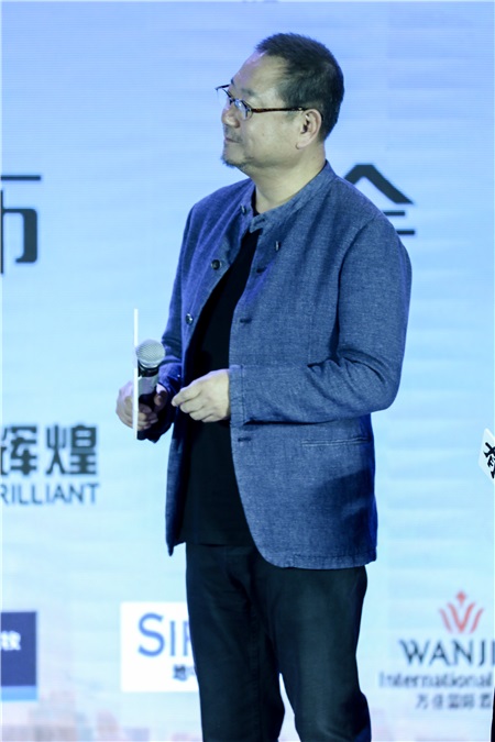 《有完没完》抢定明年4.1 范伟贾静雯上演相亲50次