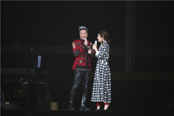 郑中基举办PLAY IT AGAIN世界巡回演唱会