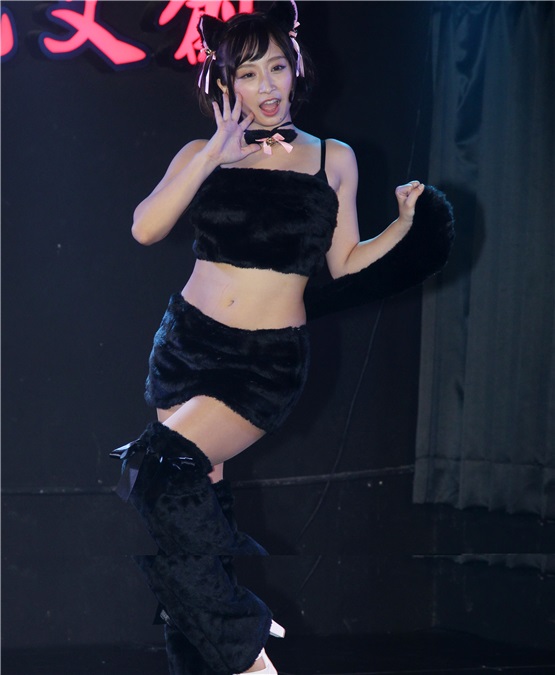 日本AV女优小岛南、纪见步实、水稀美里粉丝见面会