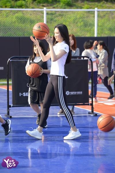 〈Yes 首尔现场〉Apink孙娜恩参加Adidas公益活动 一身运动劲装打篮球