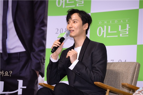 韩国电影《某一天》举办发布会 演员金南佶、千玗嬉等出席