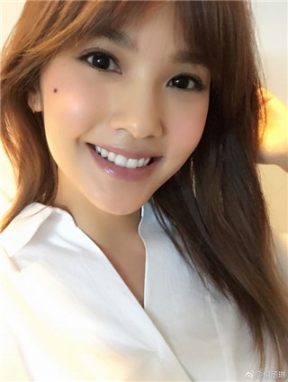 杨丞琳夸赞五月天歌迷 并期许歌迷同看齐