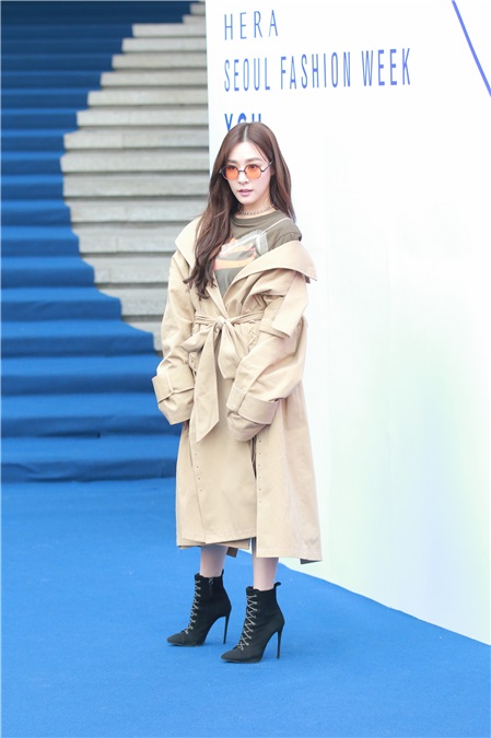 少女时代成员Tiffany、吴涟序、李多熙、T-ara成员孝敏、SISTAR成员宝拉、显佑等2017F/W首尔时装周活动