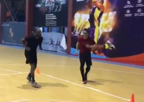 蒋劲夫专业篮球训练圆梦 感慨职业球员不容易