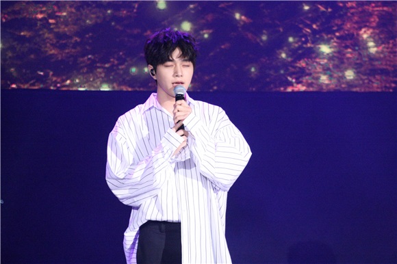 金明洙举办粉丝见面会