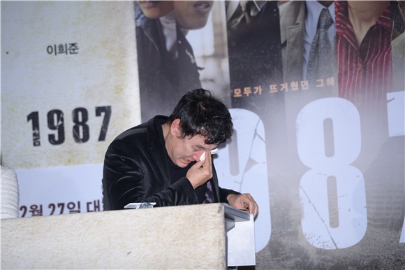 韩国电影《1987》举行媒体试映会 金允石、河正宇、金泰梨等到场出席