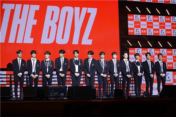 新人男团THEBOYZ举行了首张迷你专辑《THE FIRST》媒体SHOW CASE