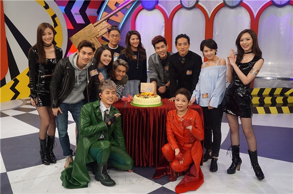 〈Yes 香港现场〉TVB综艺《千奇百趣》新一季开播 多两位美女主持人开心
