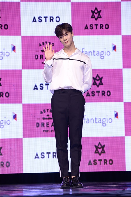 ASTRO举行第四张迷你专辑《Dream Part.01》发售showcase