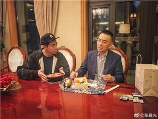 俞灏明拜访张晨光送了盒饭 张晨光踌躇：我要不要吃