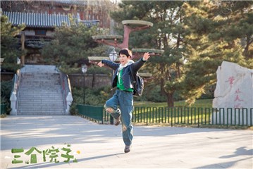 大张伟妈妈活力满满