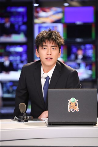 王大陆挑战新闻播报 校园男神回归撩拨少女心