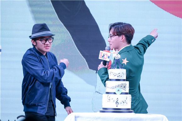 刘维「因维有你」生日会王祖蓝现身送惊喜