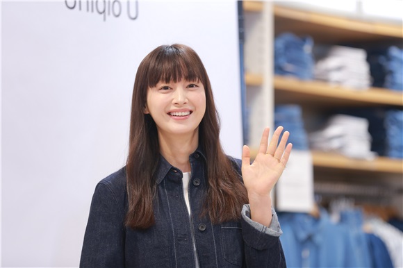 李奈映出席某品牌活动