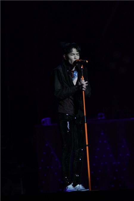狮子合唱团上海开唱 金曲再现激燃现场