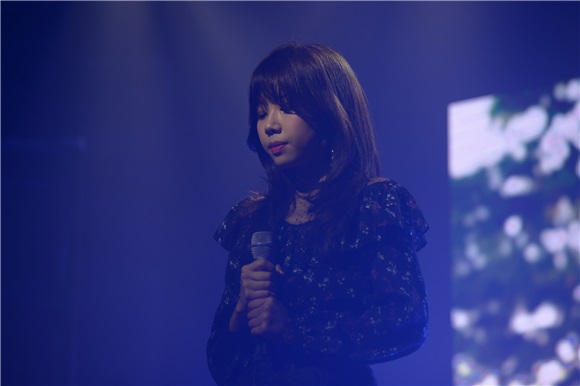 李诗恩办新辑发布会 深情献唱新曲
