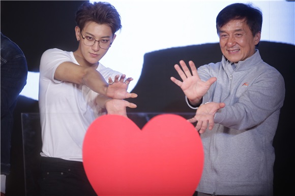 《铁道飞虎》提档12.23 成龙大哥cos黄子韬零下18度唱rap