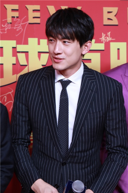 林更新、张静初、华晨宇、腾格尔、刘晓庆、锦荣等电影《快手枪手快枪手》首映红毯