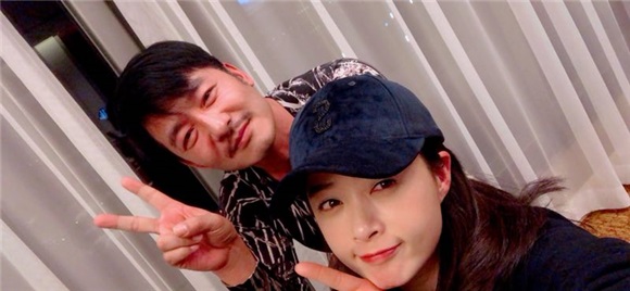 郭晓东《半生缘》剧组庆生 左拥刘嘉玲右抱蒋欣其乐融融