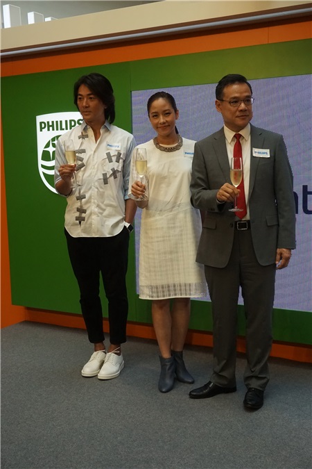林嘉欣和郑伊健8出席品牌飞利浦生活展览揭幕礼