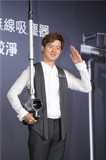 宥胜敬业赚奶粉钱 惊曝:老婆现正待产中
