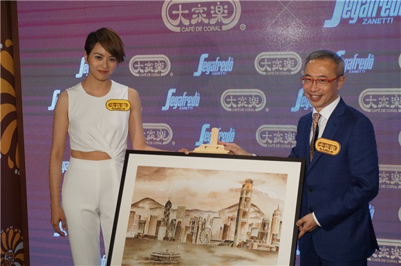 梁咏琪、黎诺懿、廖碧儿、麦明诗等出席餐厅的揭幕礼