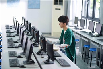 李歌洋《致我们甜甜的小美满》热播中 深情竹马倾情献唱