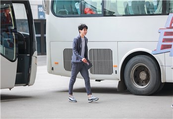 周凯翔帅气登场