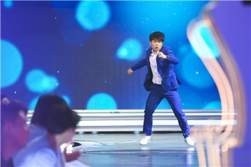 非诚男嘉宾炫酷街舞嗨翻全场，孟非接不了词“遇难题”