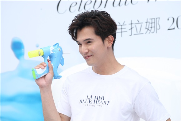 邱泽出席《海洋拉娜世界海洋日》活动