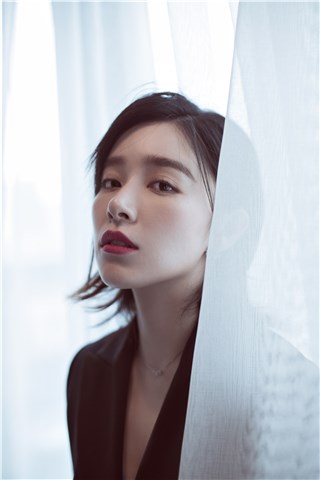 胖瘦自如！阚清子亮相品牌活动大秀美腿