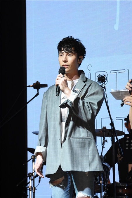 陈势安为生日音乐会做彩排 好友朱俐静现身支持