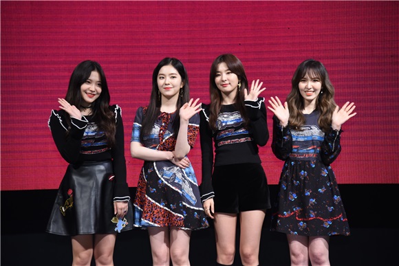 韩国大势女团Red Velvet举办媒体见面会