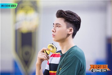 李易峰吹小风扇