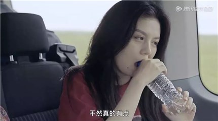 春夏用牙开瓶盖