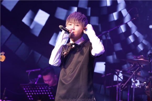 李炜生日会首度演绎新歌 连办两场打造粉丝狂欢盛宴