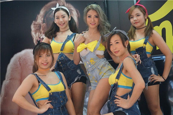 黄榕跳唱歌《Melty Yellow》首播巡游
