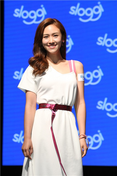 宪哥女儿SANDY发表内衣记者会