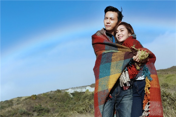 《那件疯狂的小事叫爱情》曝首支MV 陈伟霆Jessica开启寻爱之旅