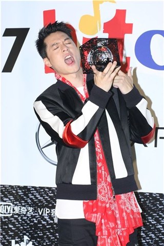 〈Yes台北现场〉李毓芬在hito音乐奖表演走音超自责 周汤豪热歌劲舞比莉也跟着嗨