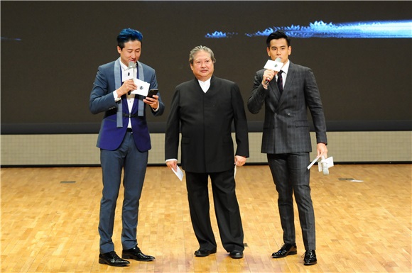 成龙助阵洪金宝工作室开幕两王相会 彭于晏为义父站台活泼耍宝秒变「迷弟」