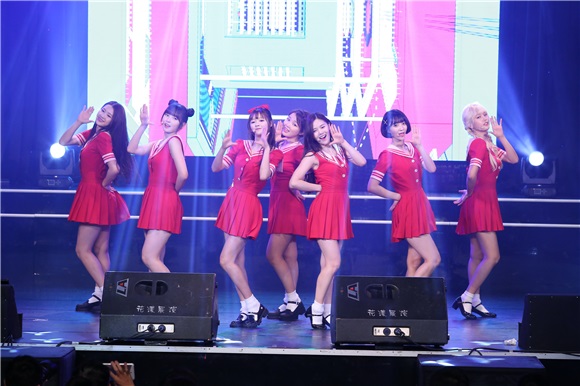 韩国女团OH MY GIRL来台出席专辑粉丝见面会