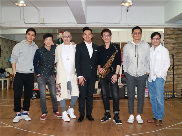 杨怡、万绮等出席舞台剧《我和春天有个约会》探班活动